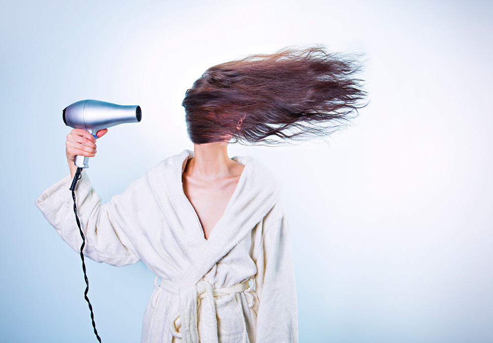 【おすすめ！】梅雨時の髪の毛の広がりを抑えるヘアケア対策のコツ！